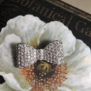 Bling bow tie pin / brooch